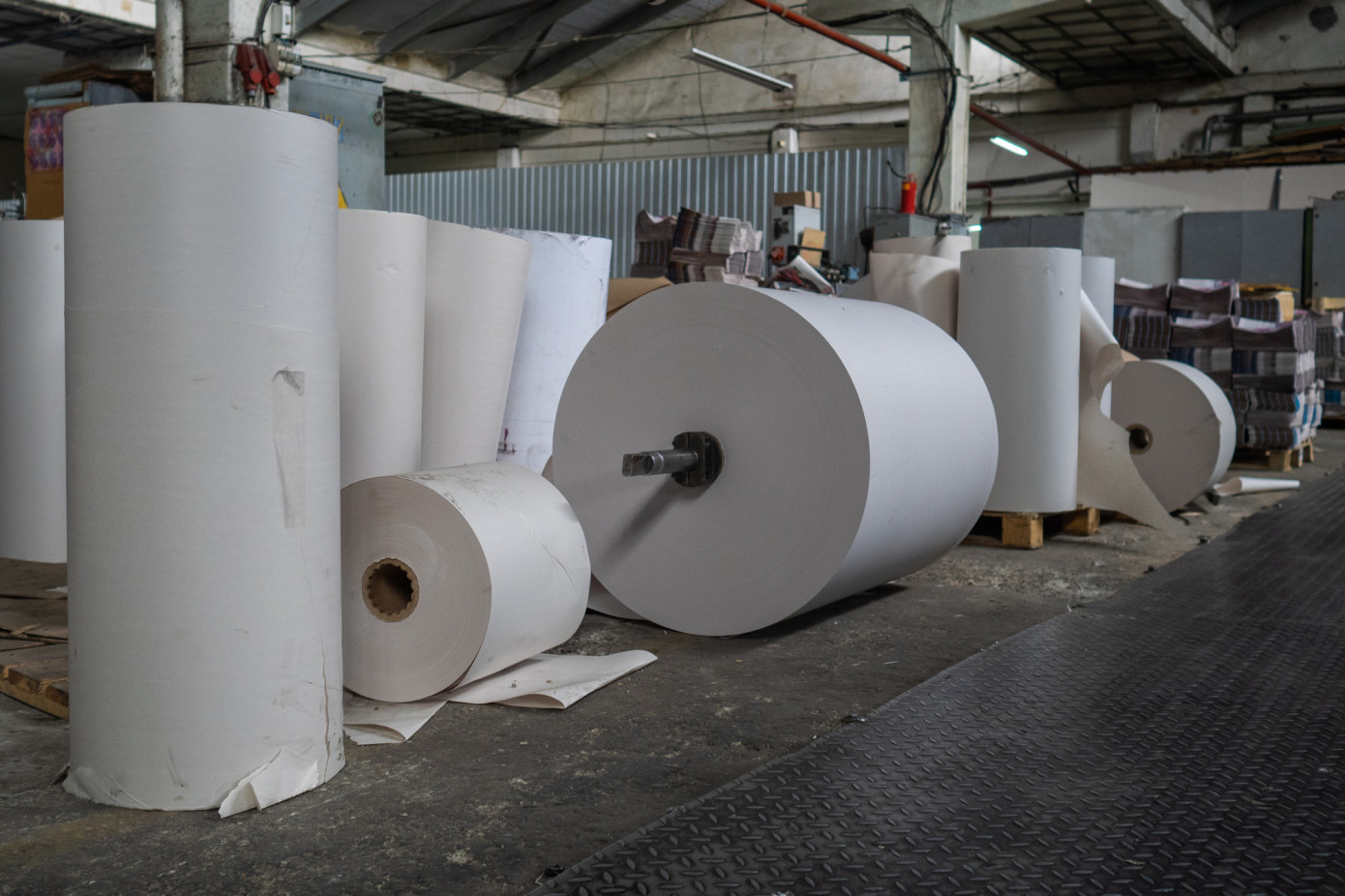 U.S. printing-writing paper shipments fall 8% in June 2026
