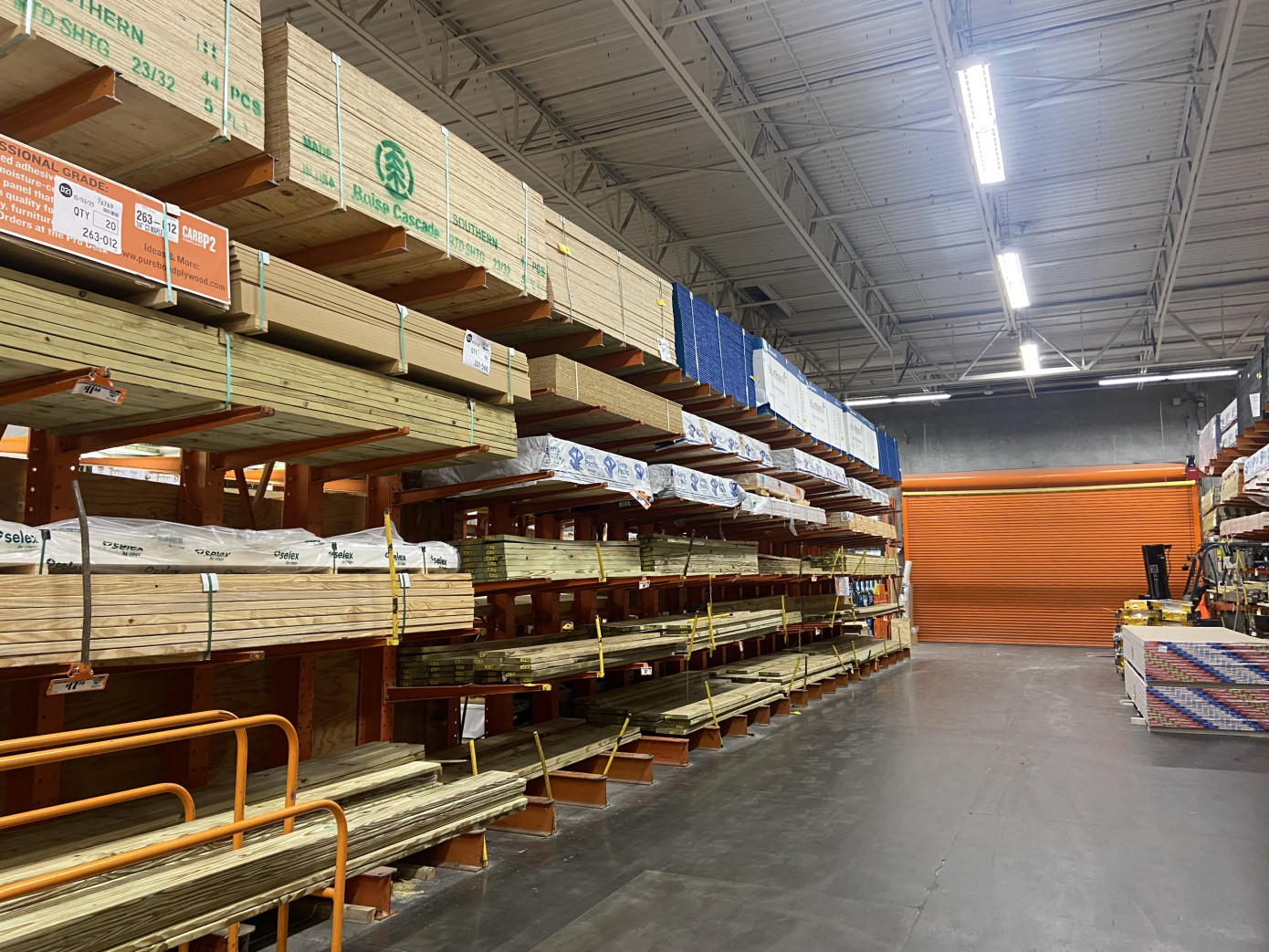 Home Depot forecasts slower growth as renovation slump continues