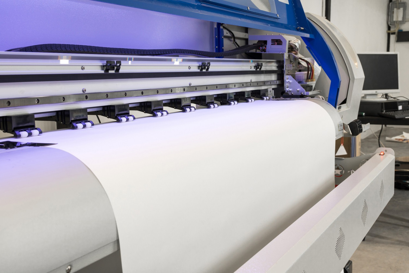 U.S. printing-writing paper shipments fall 8% in November 2025