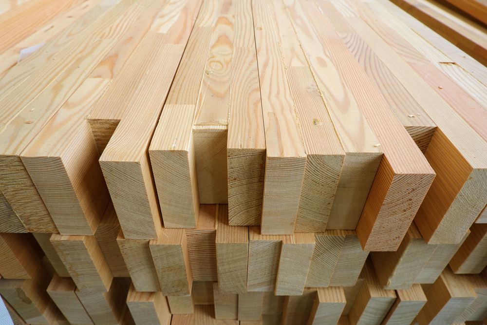 Canada lumber production falls 10% in April
