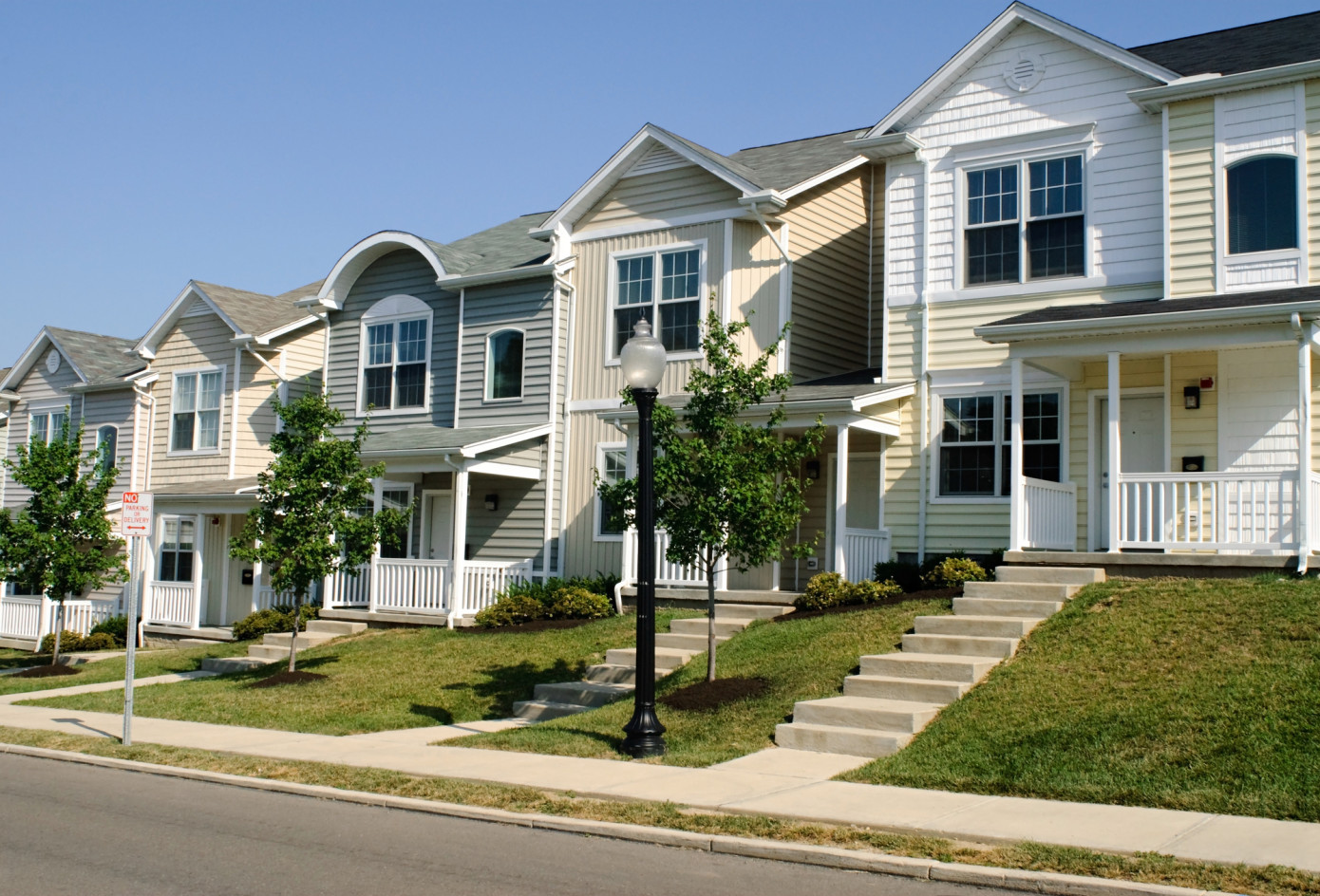 U.S. new home sales fall 7.3% in May