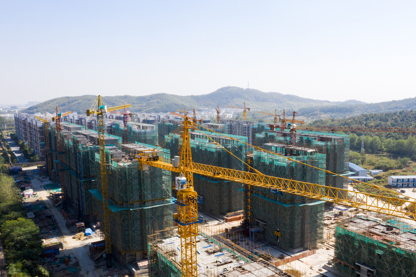China"s new-construction starts slip in August