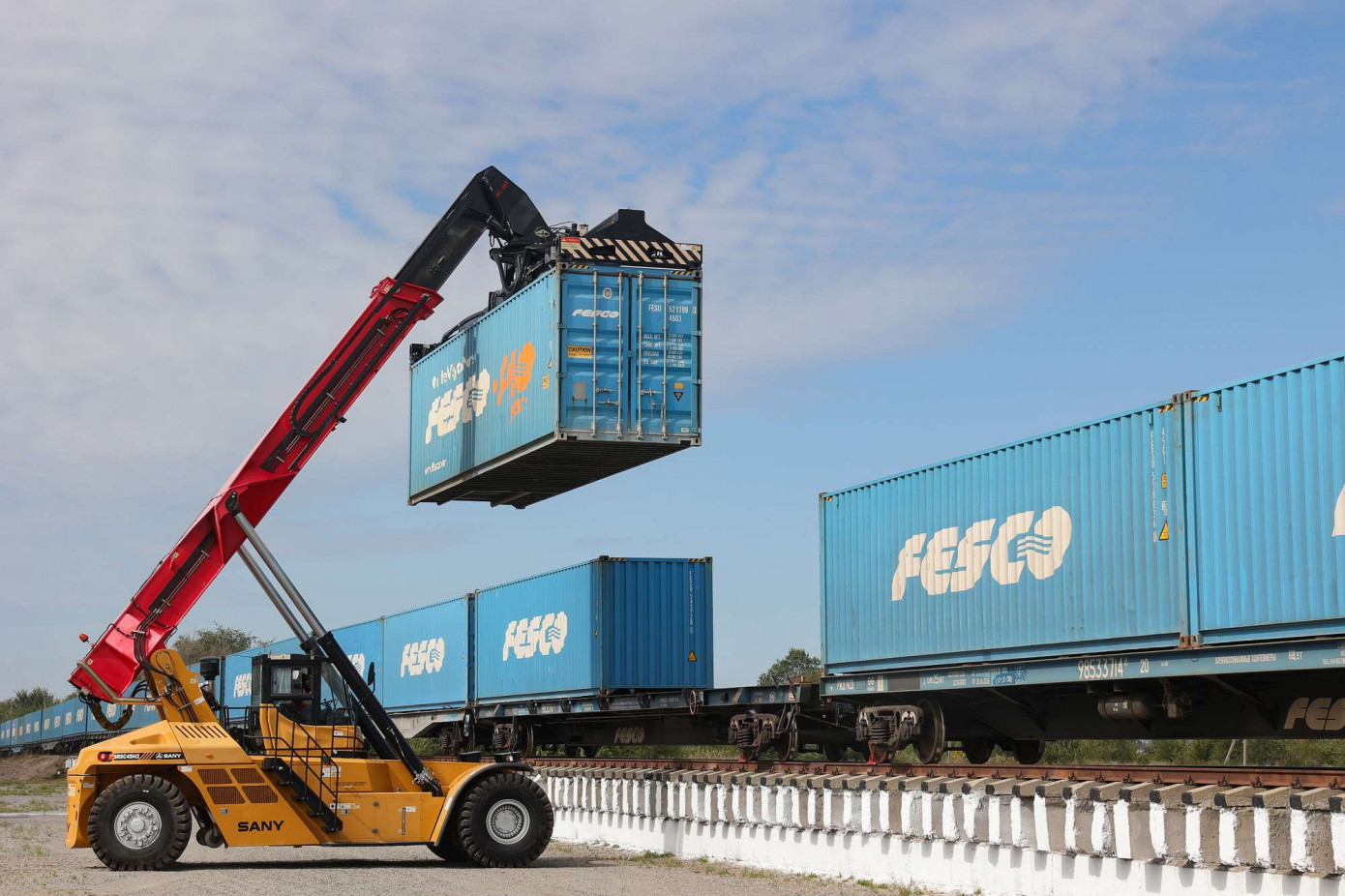 FESCO открыла контейнерный терминал в Батайске
