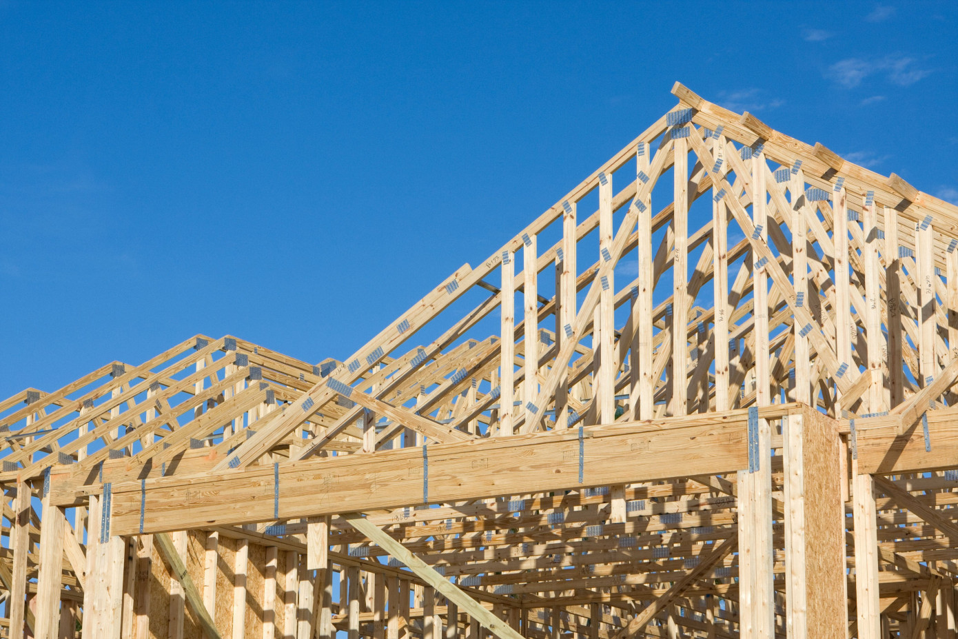 Canada"s building permits fall 17.3% in July