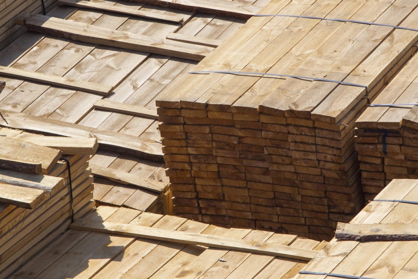 Japan lumber production falls 14% in August