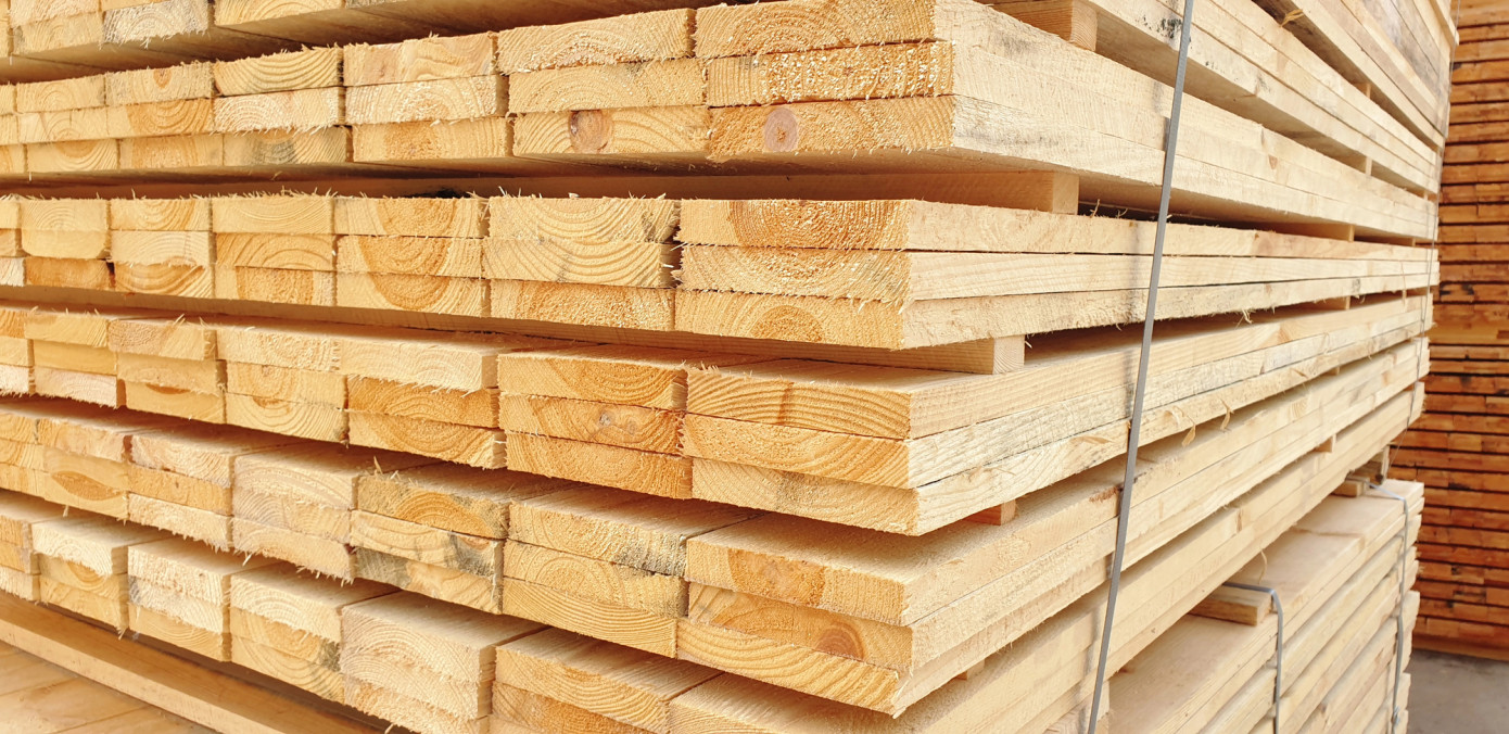 U.S. softwood lumber producer prices fall 1.4% in September