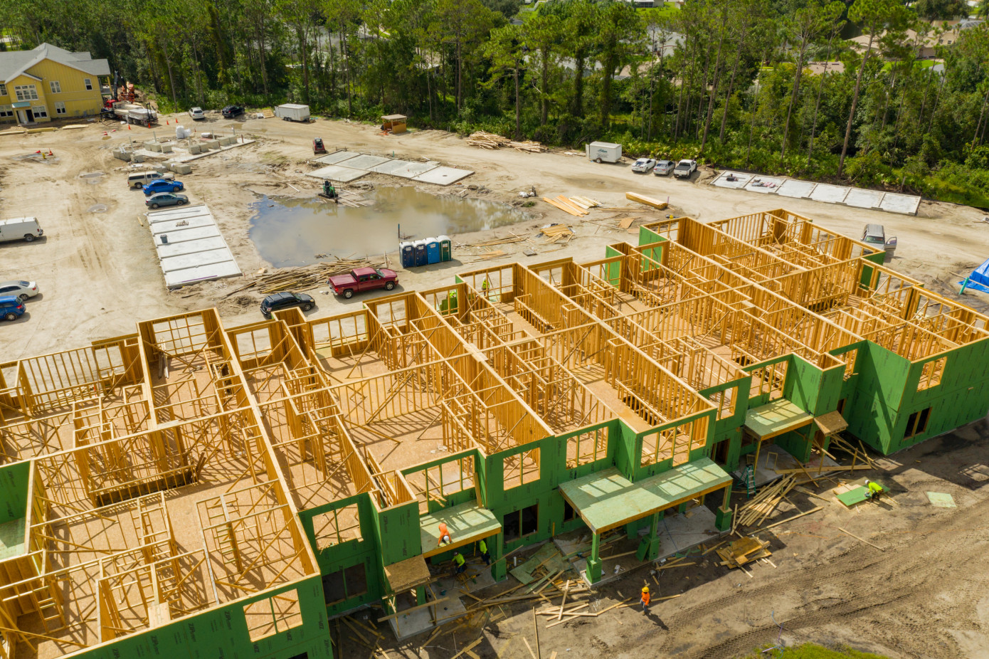 Canada"s construction spending rises 1.2% in July
