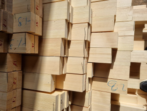 Клееный оконный брус Сосна сибирская 82 мм x 86 мм x 1500 мм