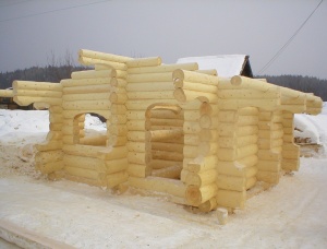 Дома из оцилиндрованых  бревен лафета ручная рубка