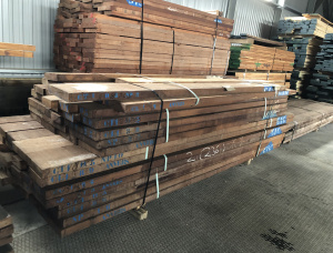 52 mm x 150 mm x 3100 mm Black Cherry Lumber