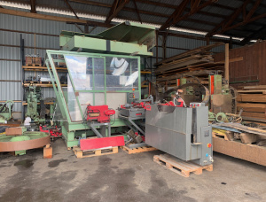 Gergaji frame vertikal