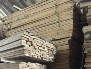 30 mm x 80 mm x 3000 mm 建築材灰烬