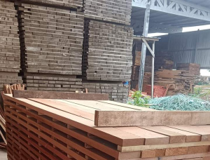 50 мм x 150 мм x 2500 мм  Доска обрезная Сапеле (Сапели, Абоудикро, Пенква, Лифаки) S4S AD