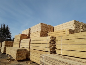 47 mm x 103 mm x 3050 mm  Eingefasstes Brett Sibirische Fichte S4S GR