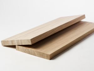 Сращенный на закрытый минишип мебельный щит Ясень 20 мм x 600 мм x 4200 мм