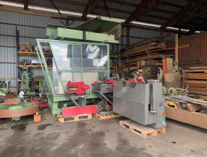 Gergaji frame vertikal