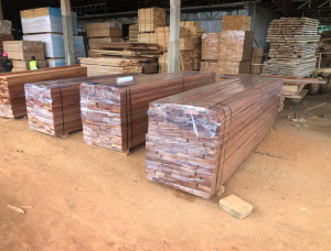 25; 32; 38; 50 mm x 150+ mm x 2300 mm Eingefasstes Brett Mahagoni NHLA FAS