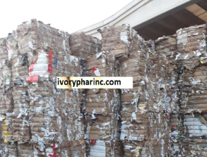Ungebleichtes Altpapier und Karton