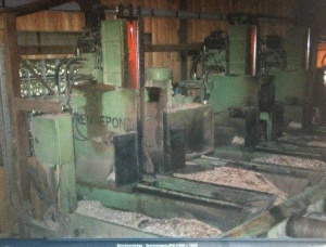 Gergaji frame vertikal