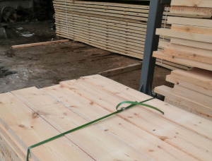 50 mm x 90 mm x 3000 mm  Eingefasstes Brett Waldkiefer R/S KD