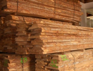 100 mm x 300 mm x 6 m 建築材枫