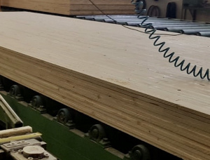 Gergaji frame vertikal
