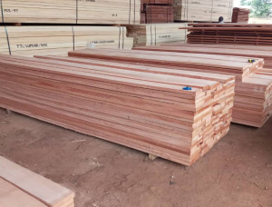 25; 32; 38; 50 mm x 0; 75; 100; 150; 200; 250 mm x 2300 mm Eingefasstes Brett Niangon (Ogoue NHLA FAS