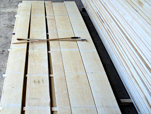 桦树KD建築材 25 mm x 75-400 mm x 1200-3000 mm