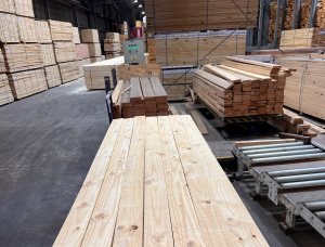 50 mm x 100 mm x 400 mm 热处理建築材松木