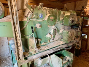 Gergaji frame vertikal