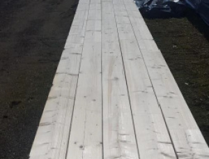 60 mm x 200 mm x 13000 mm 毛邊板松木