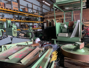 Gergaji frame vertikal