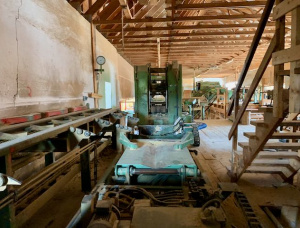 Gergaji frame vertikal