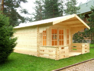 Rumah log bertembok persegi
