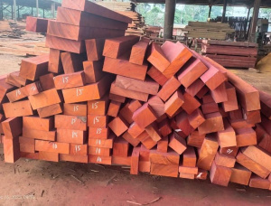150 mm x 200 mm x 4000 mm    Padouk (Camwood, Barwood, Mbel, Corail) Lumber