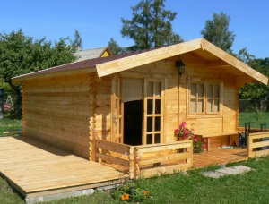 Rumah log bertembok persegi