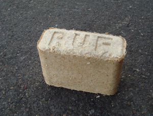 Древесные брикеты RUF 150 мм x 90 мм x 65 мм