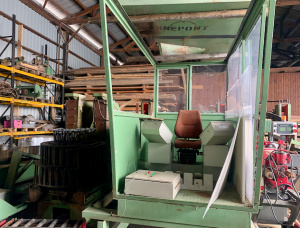 Gergaji frame vertikal