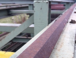 Gergaji frame vertikal