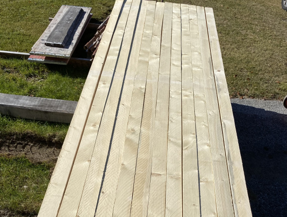 28 mm x 100 mm x 4000 mm KD 建築材云杉