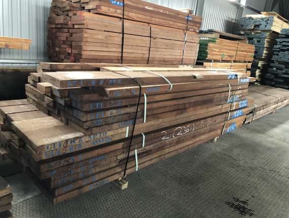 52 mm x 150 mm x 3100 mm 建築材黑樱桃