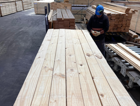 50 mm x 100 mm x 400 mm 热处理建築材松木