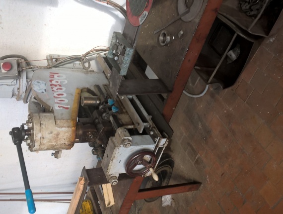 Gergaji frame vertikal