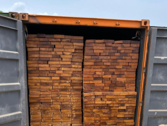 50 mm x 150 mm x 6000 mm 建築材绿柄桑木