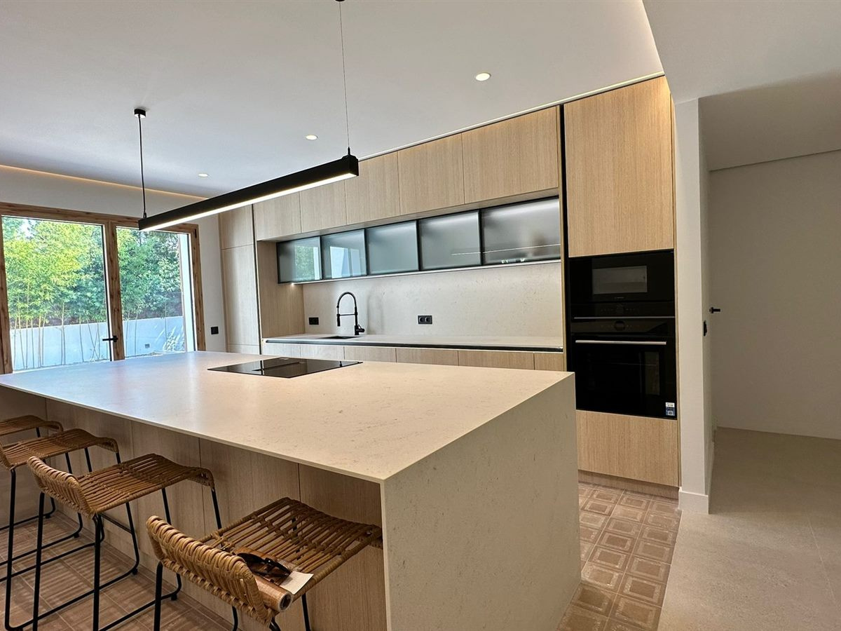 Kitchen cabinets