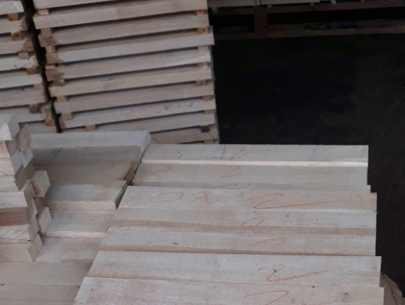 30 mm x 100 mm x 3000 mm 建築材橡木
