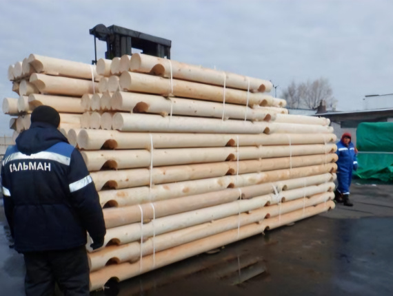 Pine Rounded beam 200 mm x 6 m