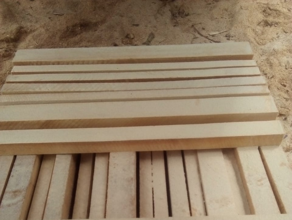 4 mm x 4 mm x 5 mm 压力处理建築材轻木