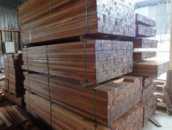 30 mm x 200 mm x 4000 mm 建築材菠萝格